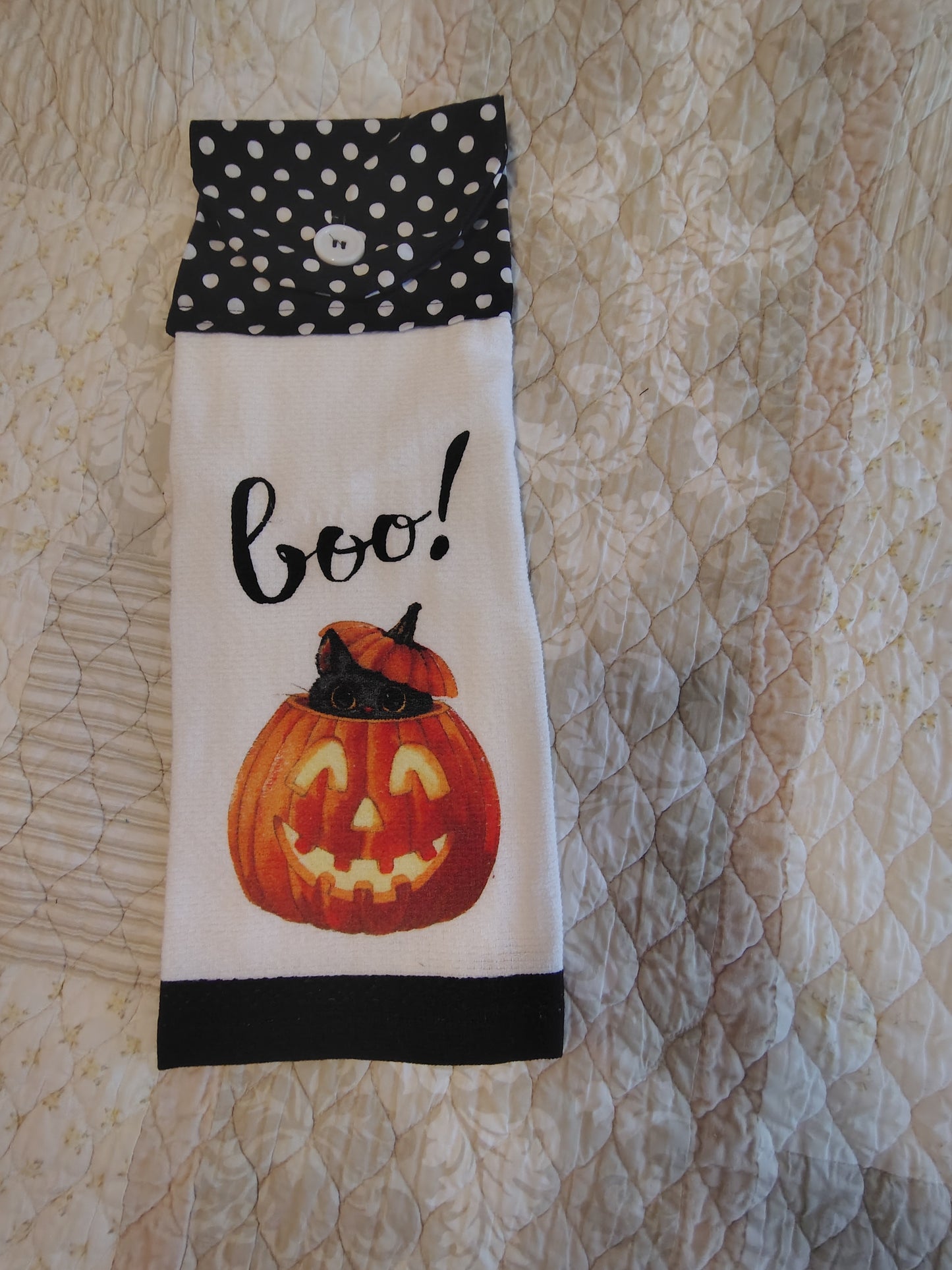 Kitty says boo!